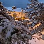 Apartment Inside Plaza *