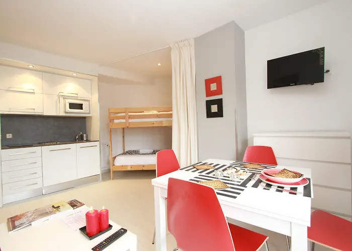 إنسايد بلازا سييرا نيفادا شقة *