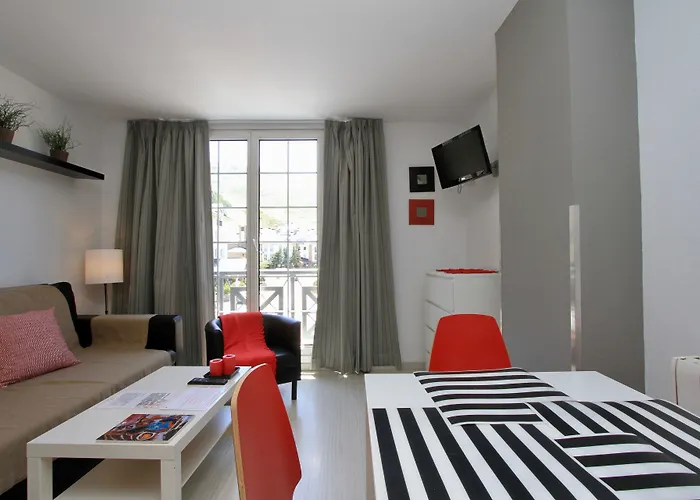 إنسايد بلازا سييرا نيفادا *