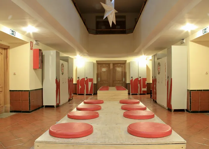 إنسايد بلازا سييرا نيفادا